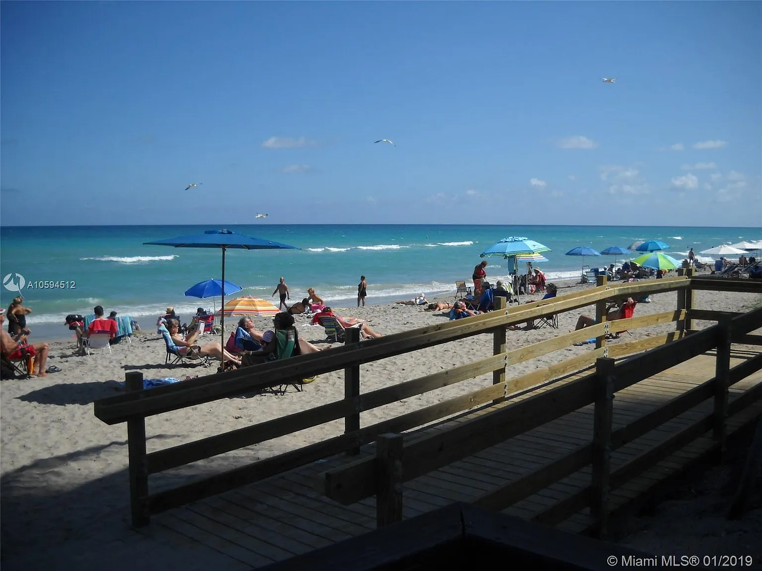 Tides On Hollywood Beach — Photo 4