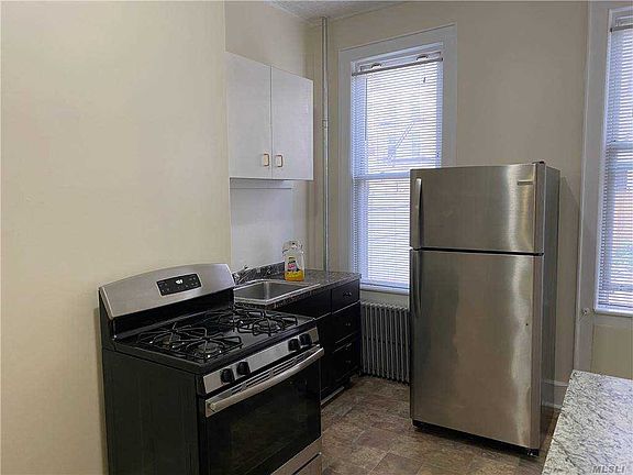 3rd image of 185 Huron St