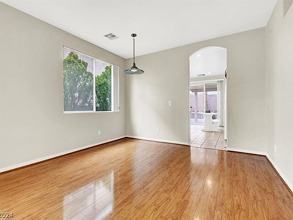 5th image of 8072 Sapphire Cove Ave