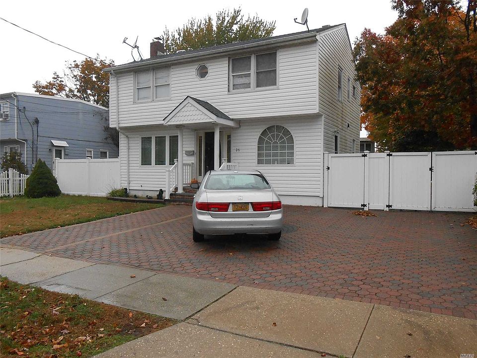 1st image of 26 Plymouth Dr