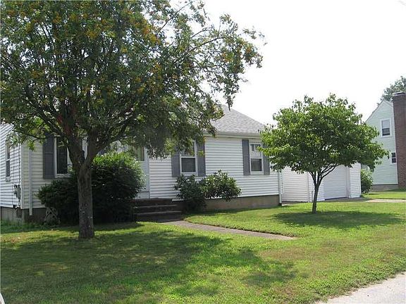 2nd image of 136 Royal Ave