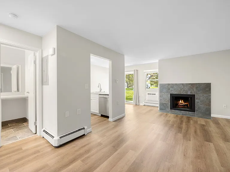 512 E Monroe Dr #D416 — Photo 1