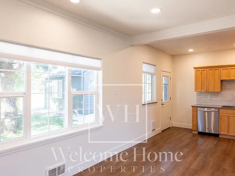411 SE 8th St — Photo 8