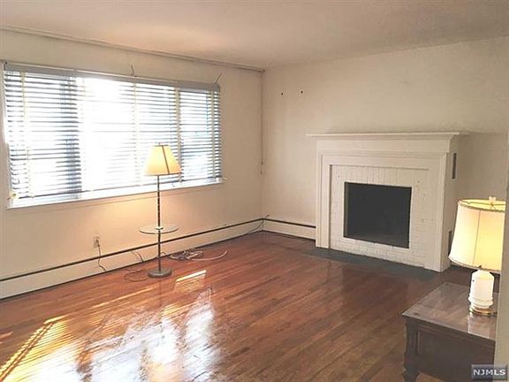 4th image of 120 Hirschfield Pl