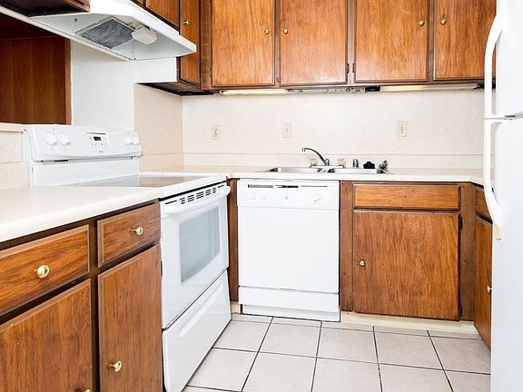 4th image of 430 Keoniana St APT 1004