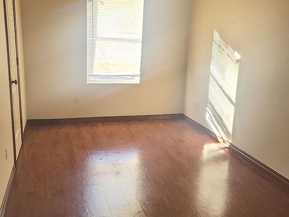 5th image of 1604 NW Lindy Ave #3