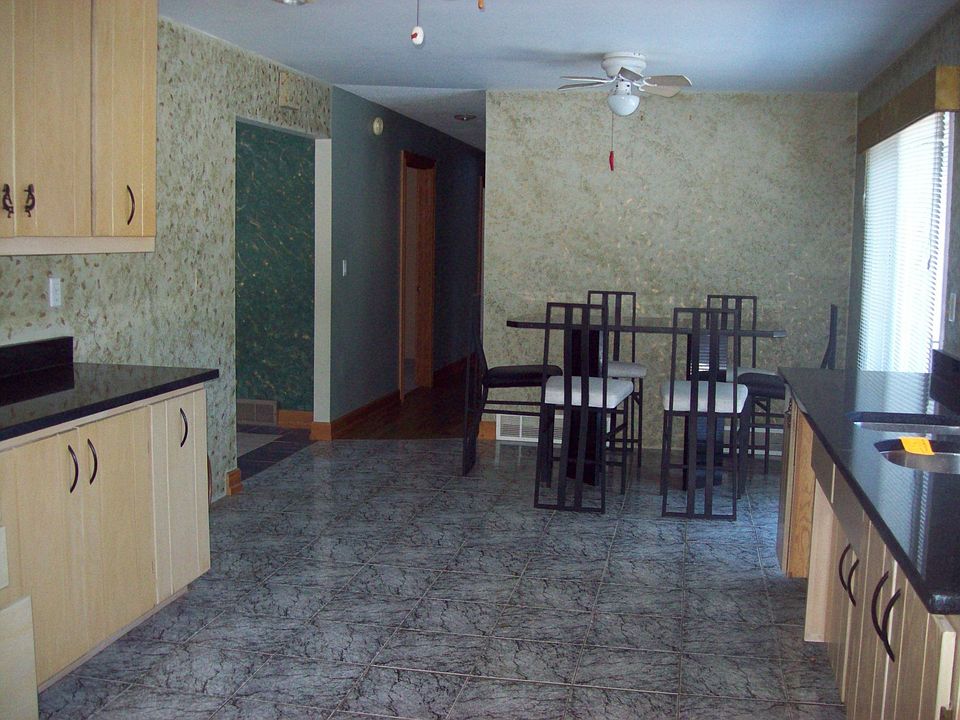 2nd image of 1127 Garden St