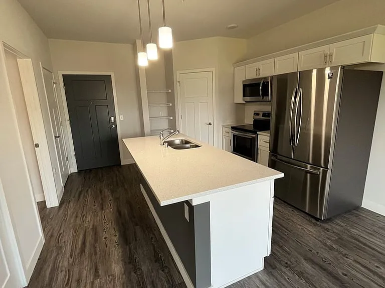Cottage Grove Commons: Limestone — Photo 8
