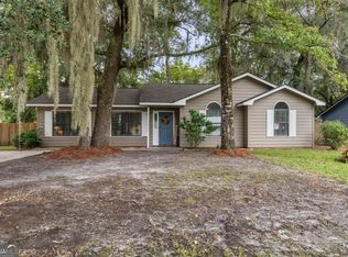 100 Laurel Ln, Kingsland, GA 31548