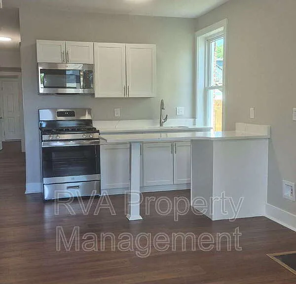 600 N 32nd St #B — Photo 3