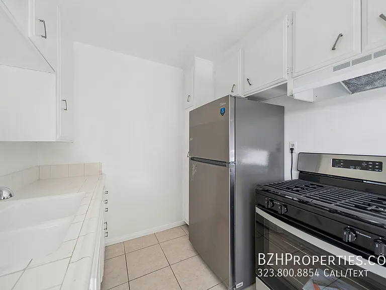 2038 S Holt Ave #16C — Photo 9