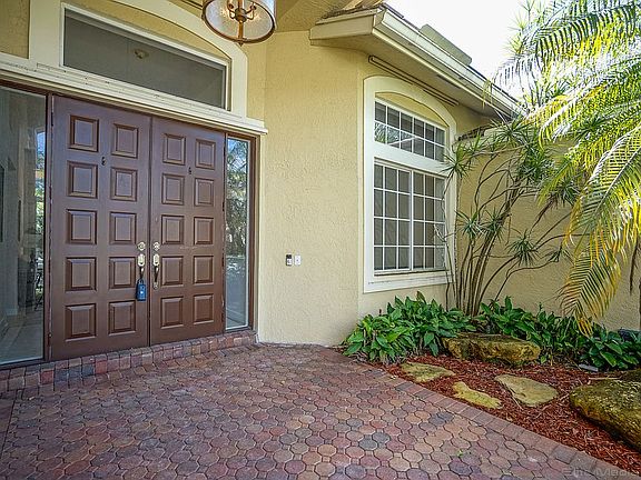 4th image of 1308 Ginger Cir