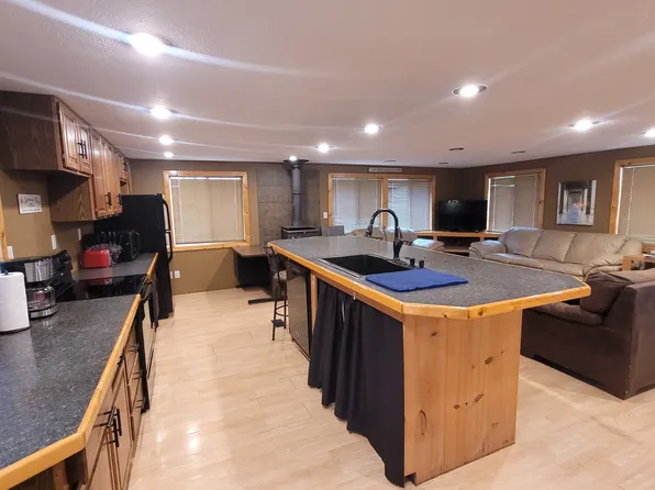 125 Walnut Ave, Meadow Grove, NE 68752