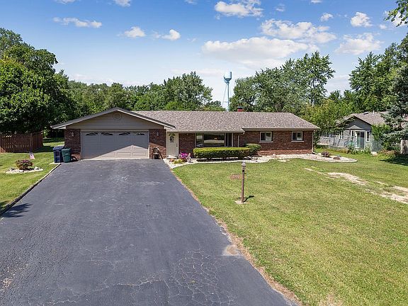 2nd image of 16220 Sherwood Dr