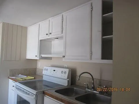 223 E Florida Ave — Photo 4
