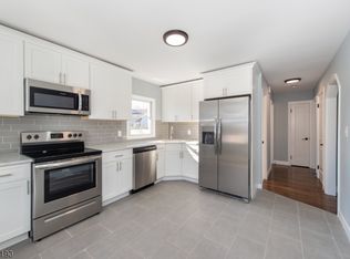 33 Roxbury Dr, Kenvil, NJ 07847