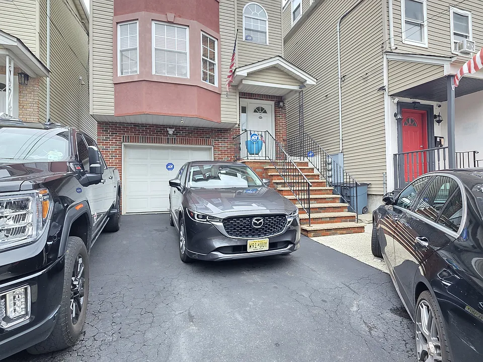 454 Marshall St #2