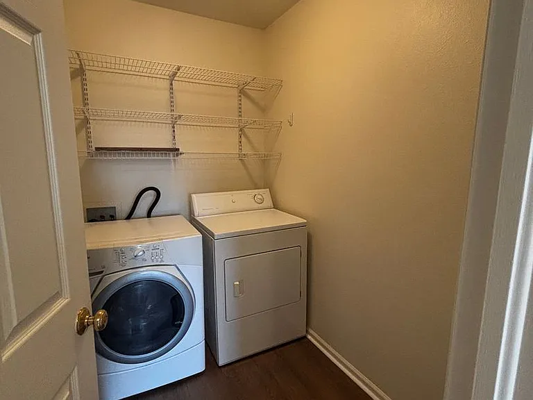 PM 280 - 639 W. 2nd Street — Photo 16