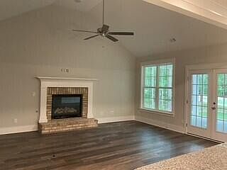 3rd image of 3374 Glenview Dr