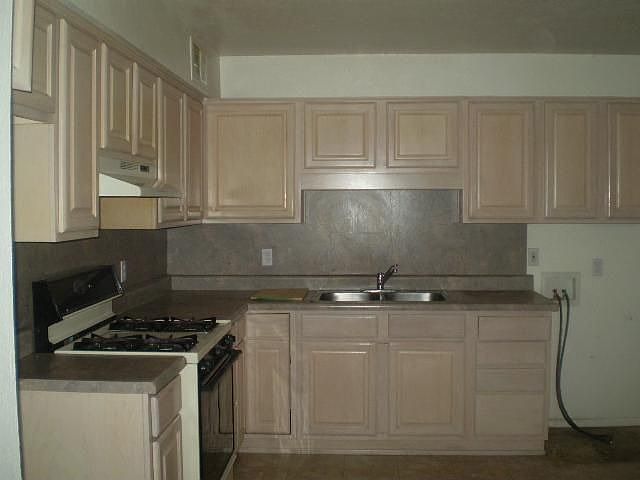 2nd image of 3001 W Maryland Ave