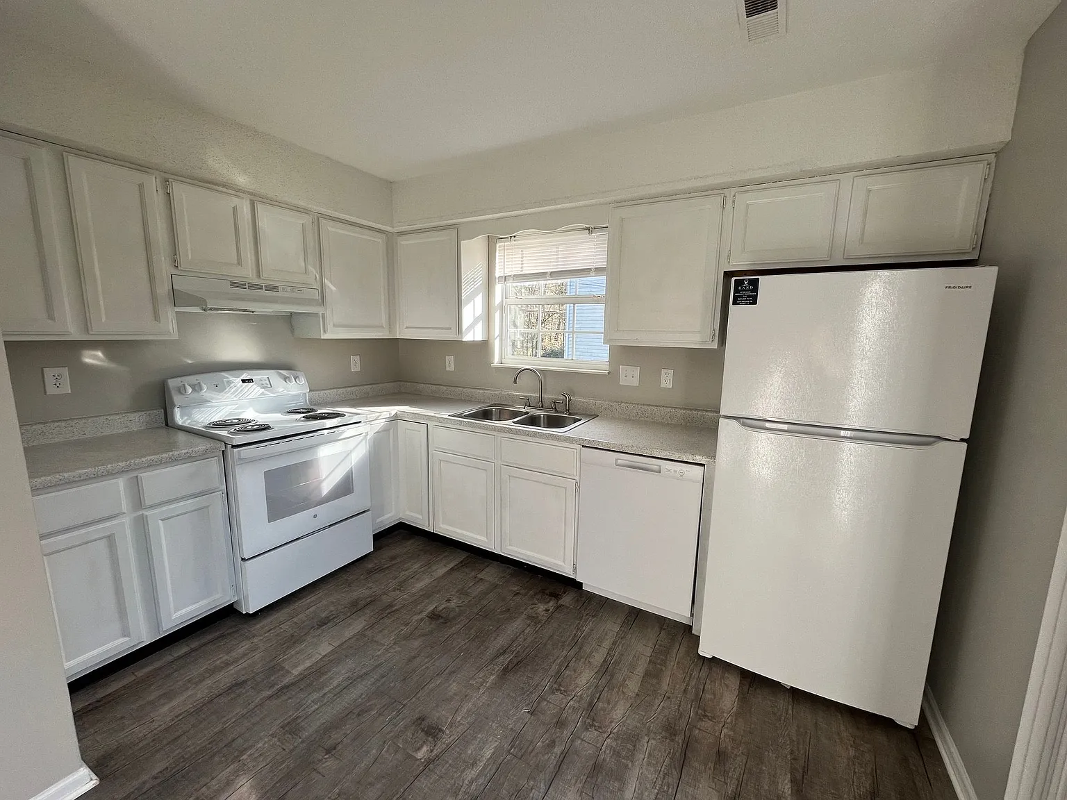 Rand 938 Townhomes — Photo 3