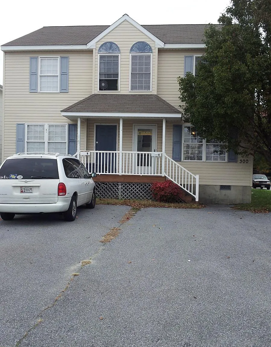300 Sunset Drive — Photo 2