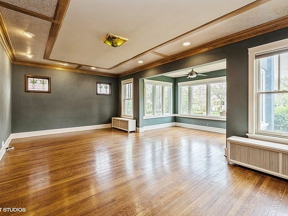 3rd image of 325 N Lombard Ave