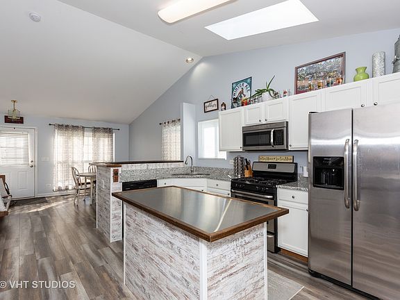 3rd image of 1003 Greenleaf Dr