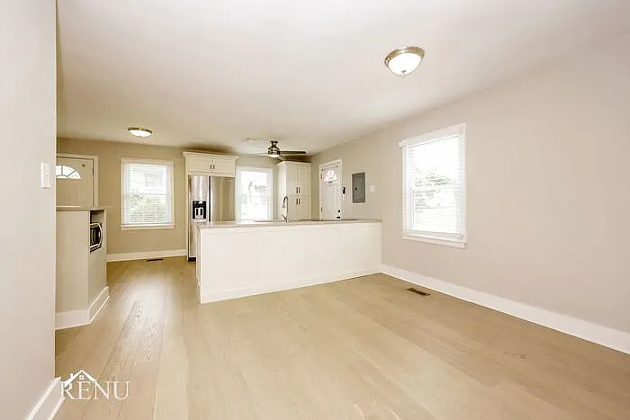 1012 Warren St — Photo 8