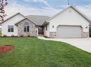 556 Nordic Ct, Slinger, WI 53086