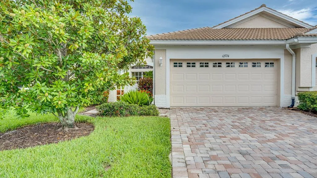 12774 Devonshire Lakes Cir — Photo 2