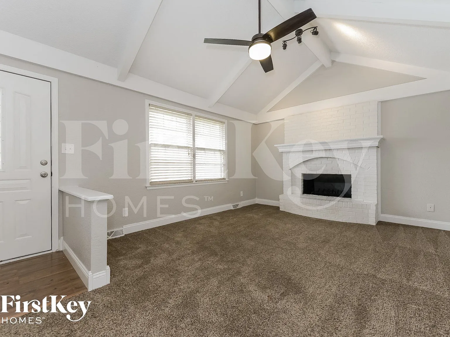 3 bed, 2.0 bath, 1833 sqft, $2,390 — Photo 3