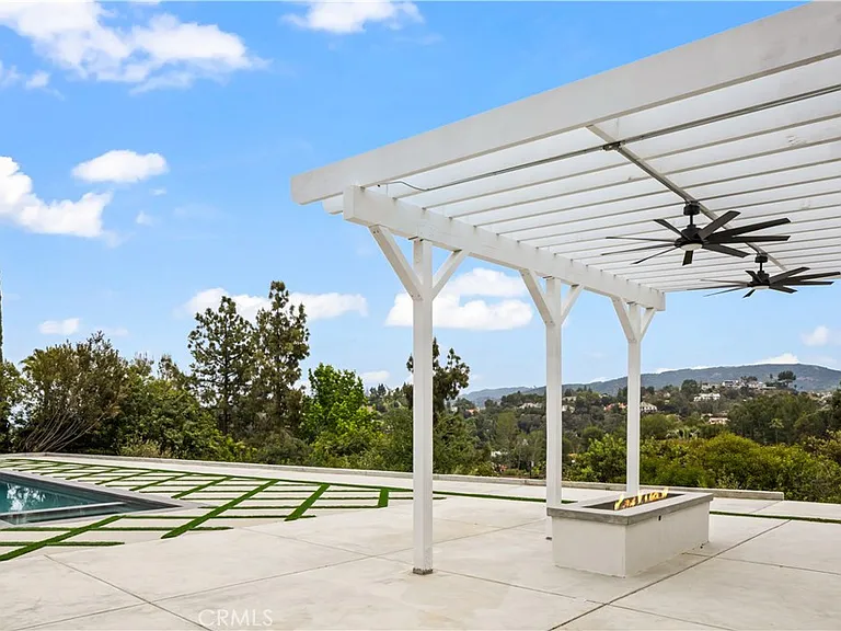 19660 Valdez Dr — Photo 31