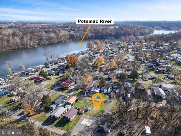 37 Hot Springs Ave, Falling Waters, WV 25419