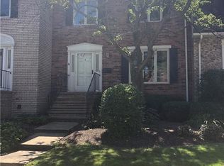 11705 Edgewater Sq #6, Lakewood, OH 44107
