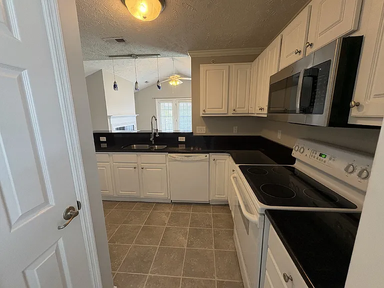 3330 Harbour Pointe Pl #12 — Photo 6
