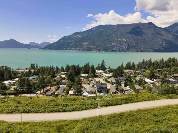 819 Britannia Way, Squamish Lillooet, BC V8B 1J2