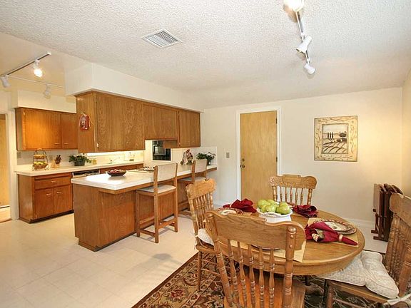 eat-in kitchen or formal dining area