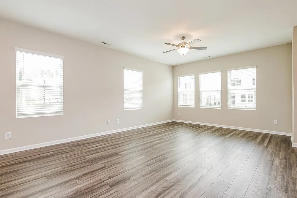3 bed, 2.5 bath, 1590 sqft, $2,500 — Photo 4