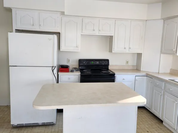 115 Center Rd, Essex Junction, VT 05452