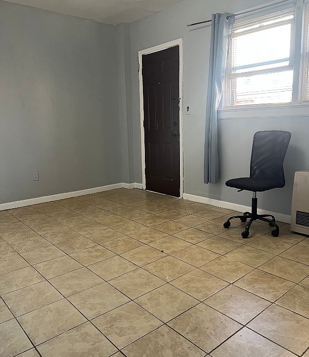 1st image of 450 Baldwin Ave
