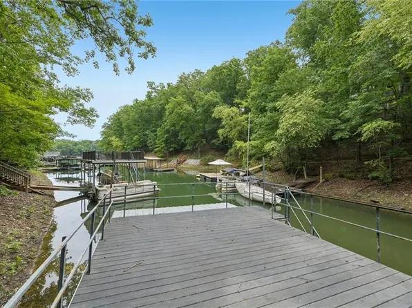 6137 White Oak Dr, Flowery Branch, GA 30542
