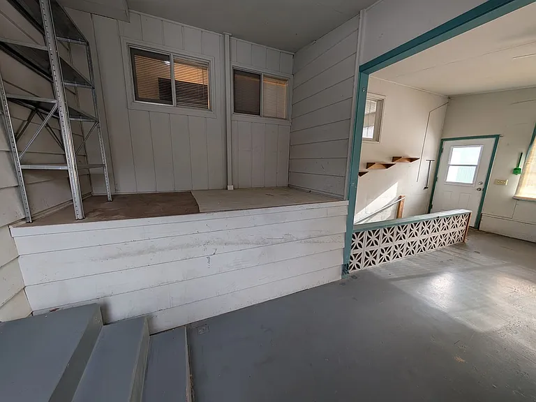 722 Bryden Ave — Photo 24