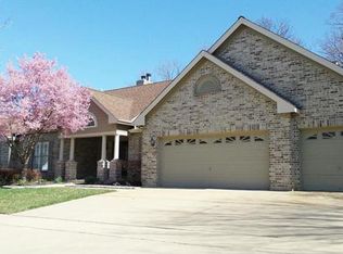 921 Timber Glen Ln, Ballwin, MO 63021