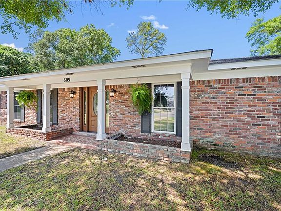 3rd image of 609 Oakmont Street