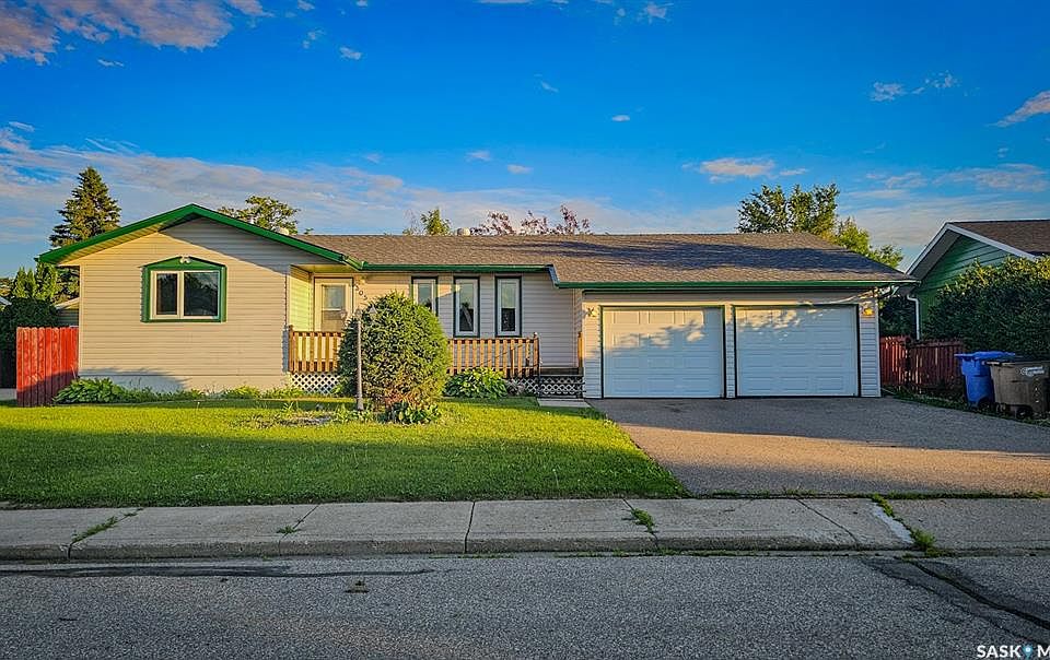 1st image of 305 Churchill DRIVE