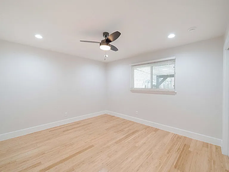 2515 Berkett Dr — Photo 46