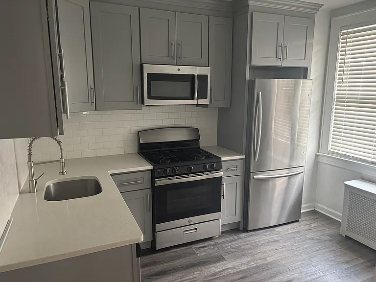 807-809 Schuyler Ave #1R — Photo 5