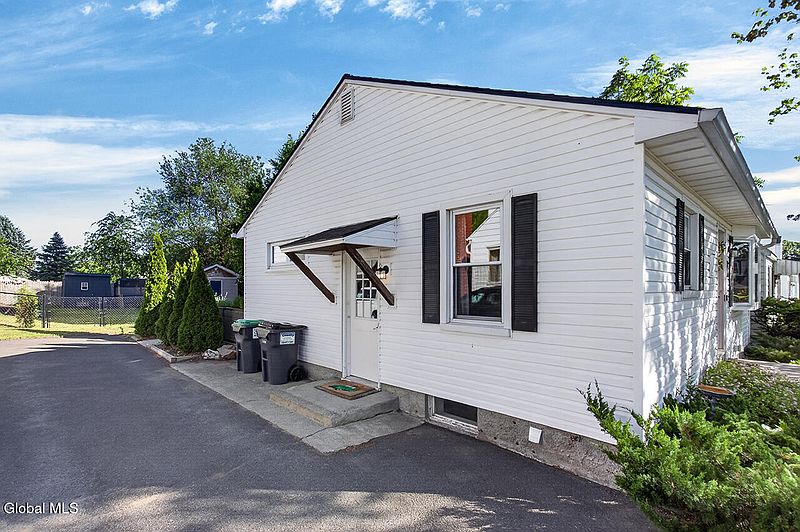 4th image of 28 Smith Avenue