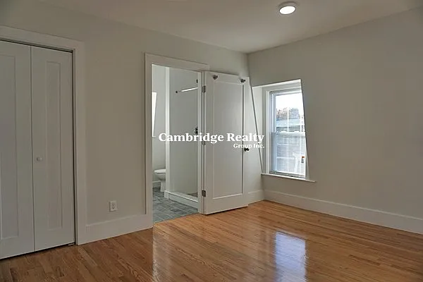 4 Osgood St #3T — Photo 9
